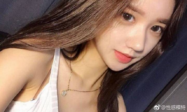 婴儿卡喉危急时刻 暖心女警紧急送医